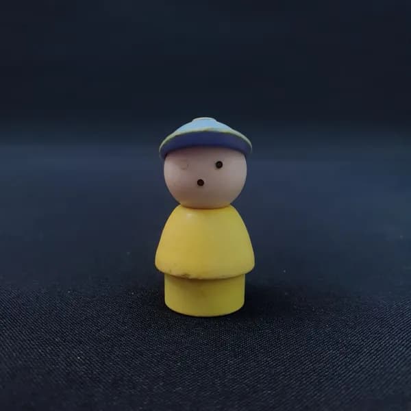 Винтажная игрушка ссср. Фигурка мальчик в кепке, пластиковая миниатюра для коллекции