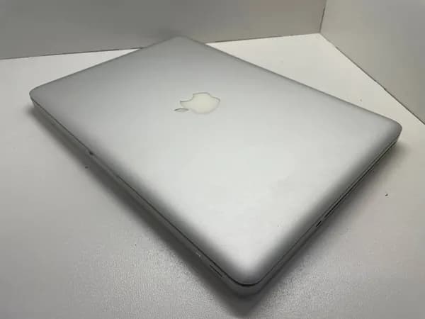Apple Ноутбук, RAM 8 ГБ 256 ГБ, MacOS, Русская раскладка