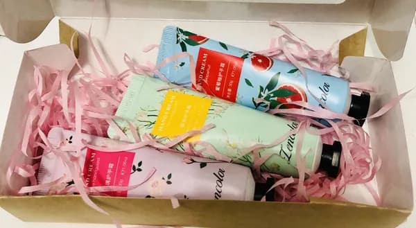 Подарочный набор на Новый год, 8 марта Beauty box Бьюти бокс из кремов для рук на 8 марта , к дню рождения