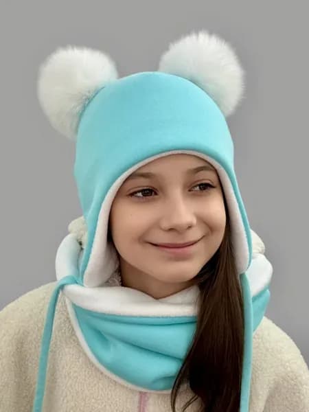Зимняя шапка с двумя помпонами и снуд