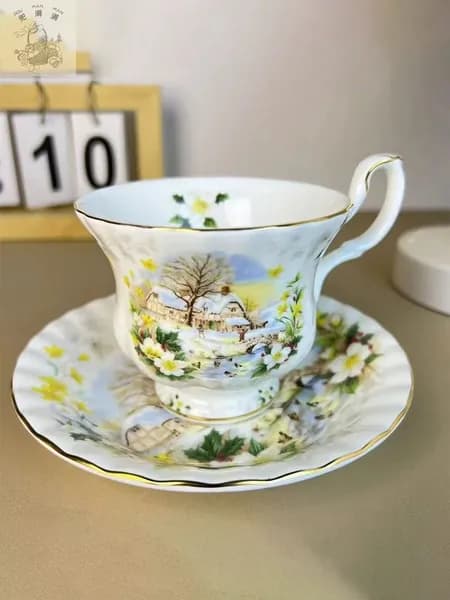 Чайная пара Royal Albert. Серия "Цветок месяца". Англия. Костяной фарфор. Клеймо 70-е гг. Сузуран в мае