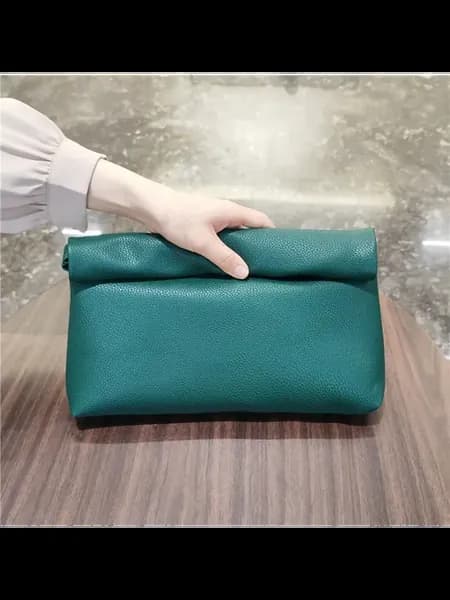 Черный женский клатч из искусственной кожи