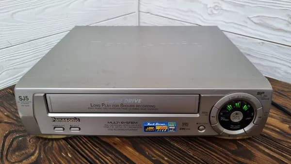 Видеомагнитофон VHS Panasonic NV-SJ5