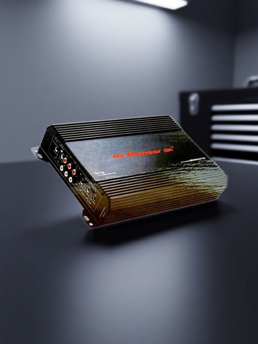 Усилитель для сабвуфера автомобильный 1800W.
