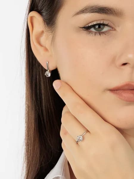 Серебряное женское кольцо с фианитом 925, классическое с одним камнем
