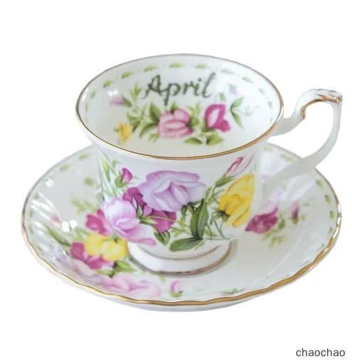 Чайная пара Royal Albert. Серия "Апрель Душистый горошек". Англия. Костяной фарфор. Клеймо 70-е гг. Сузуран в мае Подарочная упаковка