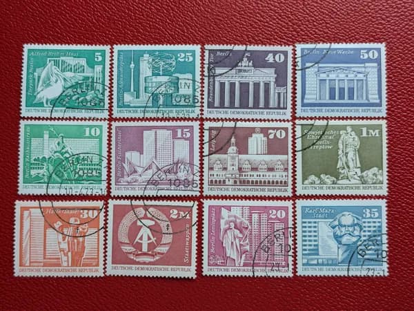 Марки Германия (ГДР) 1972. 5 Серий: "Развитие ГДР. Памятники архитектуры.". Спец Гашение. Наклейка. Редкость. См фото