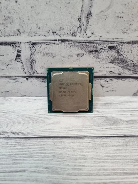 Процессор S1151 Pentium G4560. Товар уцененный