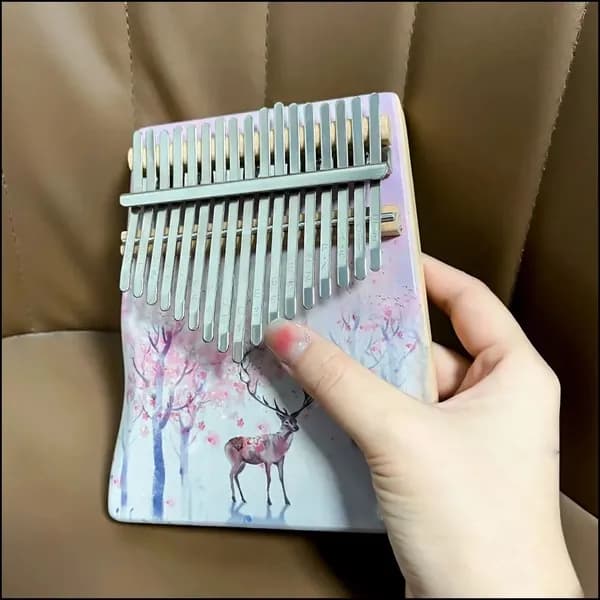 Калимба из 17 ноты, оригинальный стиль, прекрасное качество звучания, полный комплект аксессуаров