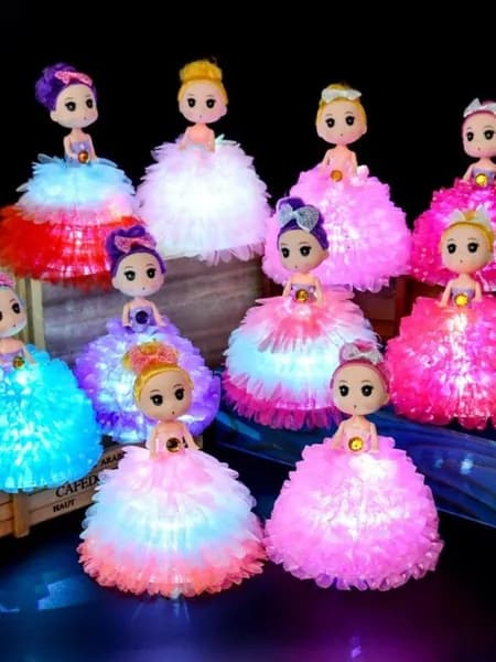 Светящаяся кукла Принцесса в пышном платье, 18 см