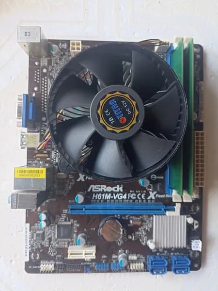 ASRock H61M-VG4 +CPU i3-2120 (4 потока 2 ядра) + 4Gb +кулер без задней планки, LGA 1155, DDR3, Материнская плата