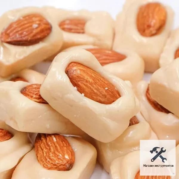 Угустой конфетный набор с орехами и миндалем, 200 г.
