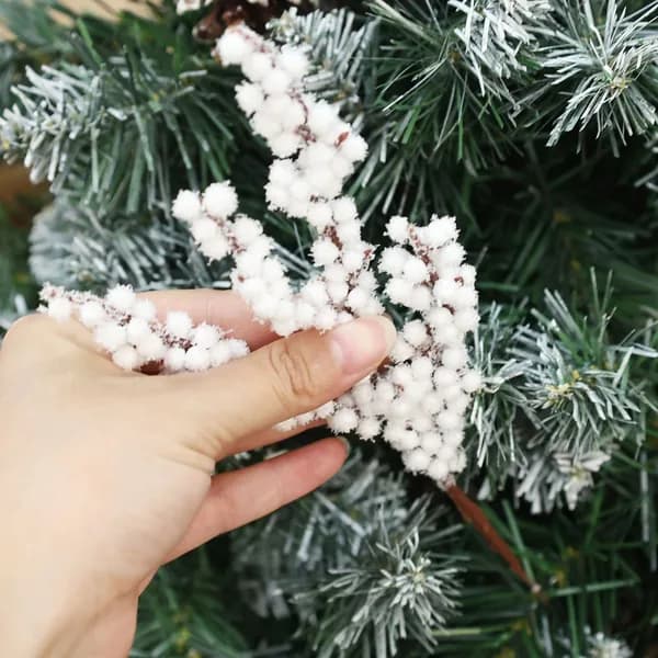 Новогодние ягоды для декора ,4 дизайна, с эффектом снега, 18-28 см