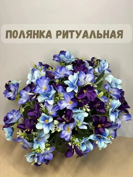 Ритуальная поляна-корзина с жасмином на кладбище