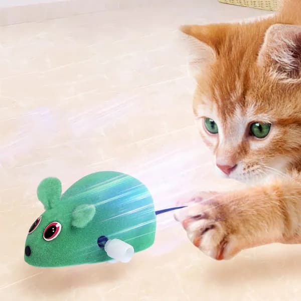Игрушка-кошка с заводным механизмом, которая двигается