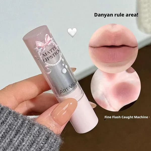 Увлажняющая бархатистая матовая губная помада Bow Hazelnut Mousse Long Waterproof