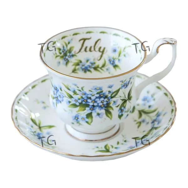 Чайная пара Royal Albert. Серия "Цветок месяца". Англия. Костяной фарфор. Клеймо 70-е гг. Сузуран в мае