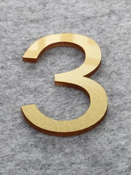 Цифра на дверь квартиры3 золотой 7см