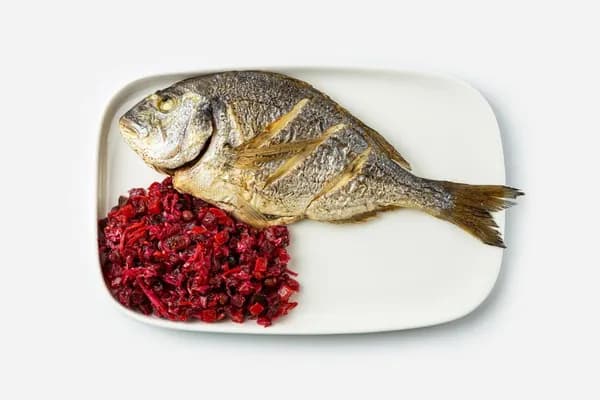 Комбо: Дорадо на гриле и салат винегрет без картофеля, 450 г