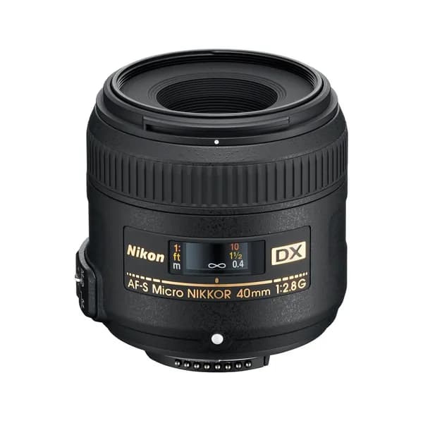 Nikon Объектив Объектив Nikon 40mm f/2.8G AF-S DX Micro NIKKOR。Почти новое, минимальный след эксплуатации