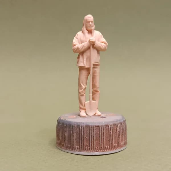 Паша с лопатой. Фигурка в масштабе 1:43.