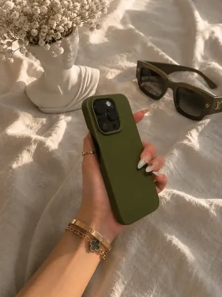 Чехол на iPhone 15 Pro силиконовый хаки