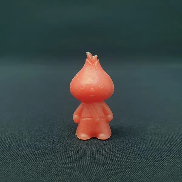 Винтажная игрушка СССР. Фигурка луковка из пластмассы, маленький персонаж с сумкой