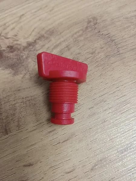 Заглушка пластмассовая 3/8" (красная) М5427