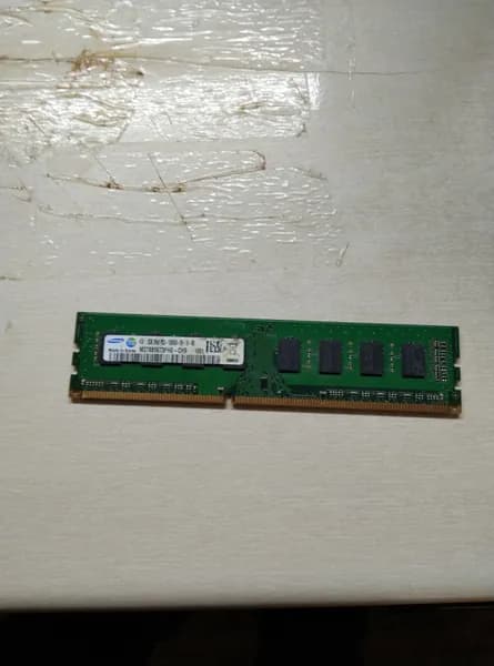 Оперативная память Оперативная память M378B5673FH0-CH9 2Gb PC3 - 10600U-08 -10-B0 DDR3, 1 x 2 ГБ (M378B5673FH0-CH9 2Gb PC3 - 10600U-08 -10-B0)