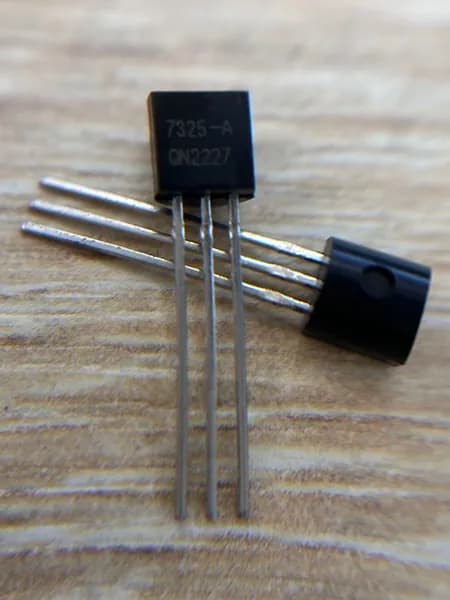 10 шт HT7325 TO-92-3, Hадписи код: 7325-A, Трехполюсный маломощный высоковольтный регулятор напряжения(LDO)
