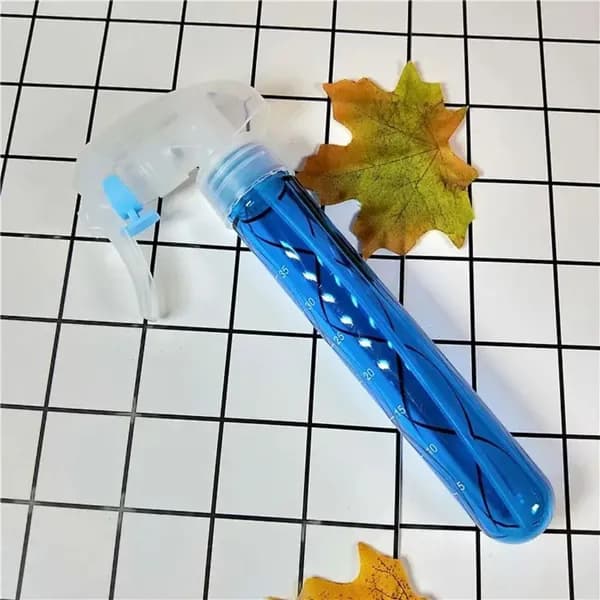 Флакон с лаком для волос