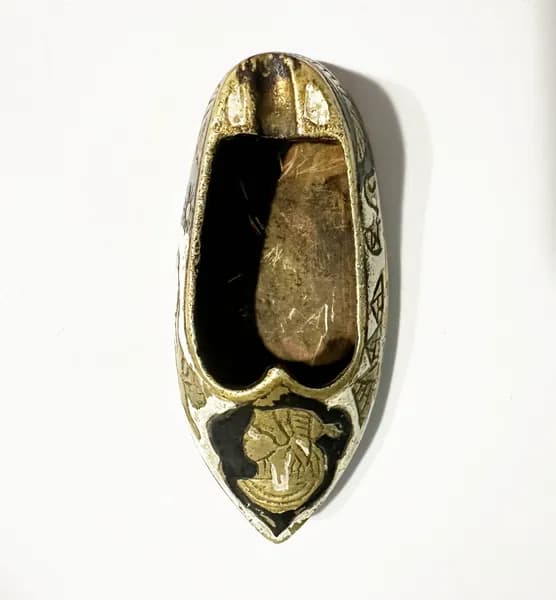 Пепельница в виде восточной туфли, латунь, эмаль, Индия, 1970-1990 гг.