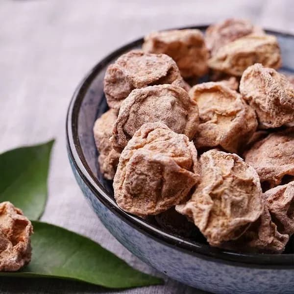 Маринованные сливы в пряном соусе, сладко-кислые цукаты, натуральная закуска в банке для повседневного отдыха