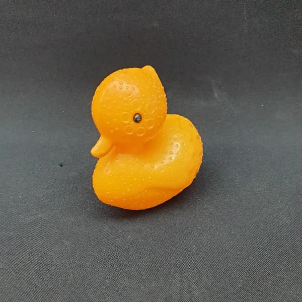 Игрушка винтажная, СССР. Резиновая фигурка утенка для купания, оранжевая
