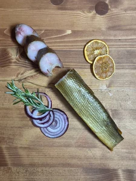 Чир (щокур) холодного копчения в вакуумной упаковке, спинка 400-600 грамм.