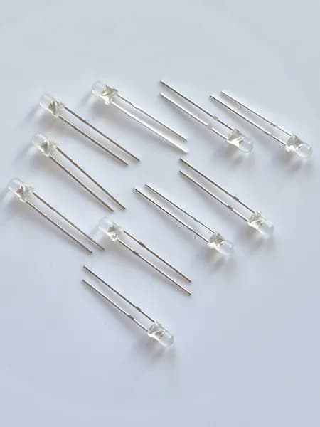 Индикаторный светодиод 3мм. красный 625 нм. 1,9-2,1V 20mA 0.04Вт.
