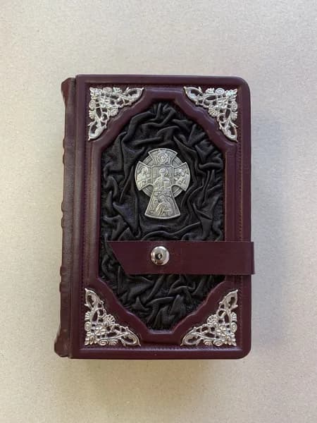 Православный молитвослов (подарочная книга в кожаном переплете)