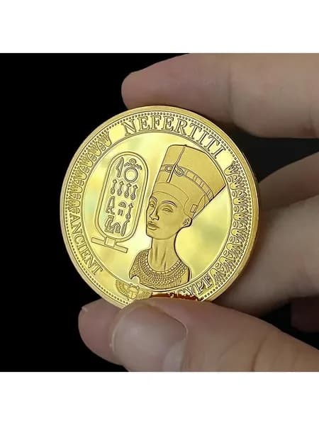 Металлическая медаль египетского Нефертити
