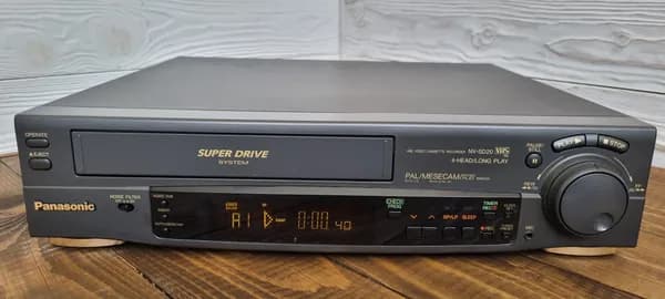 Видеомагнитофон VHS Panasonic NV-SD20. Восстановленный (Refurbished). Товар уцененный
