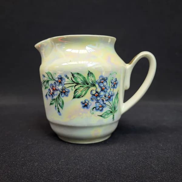 Молочник фарфоровый винтажный, СССР. Роспись с цветами, синий и зеленый.