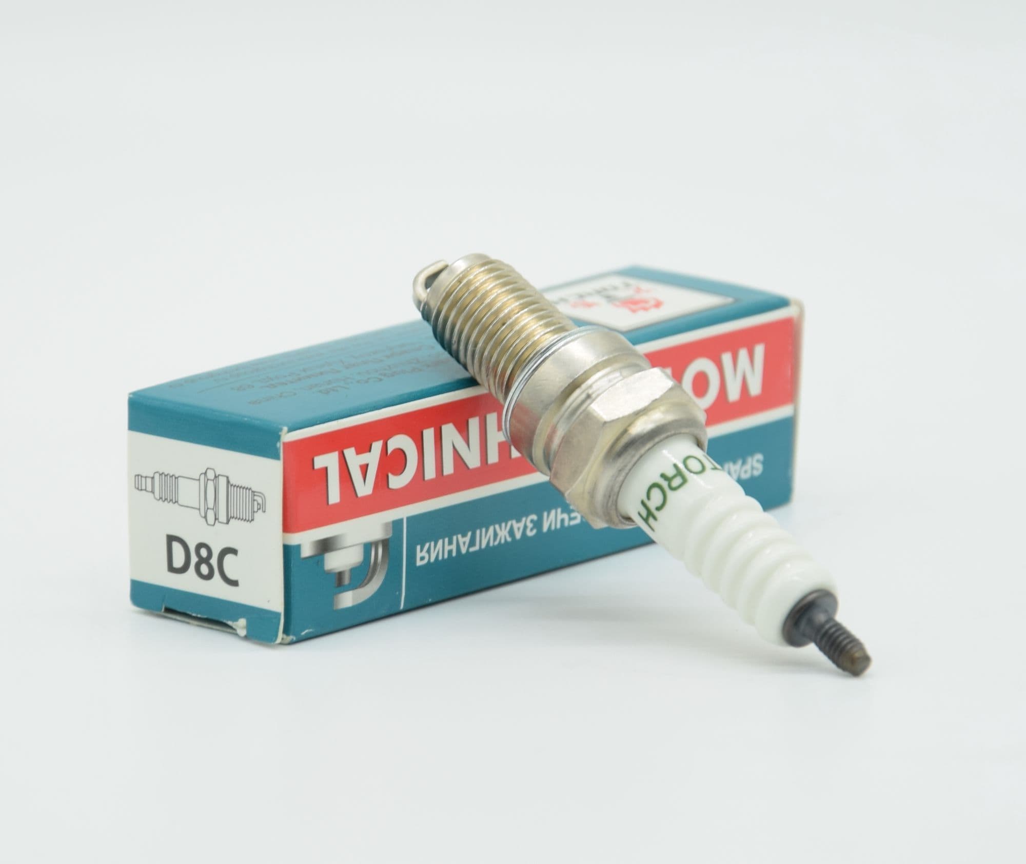Свеча зажигания Torch D8C (аналог NGK 2120 D8EA) для снегоходов, мотоциклов, квадроциклов, скутеров