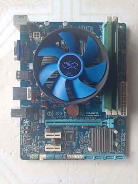 Gigabyte GA-H61M-S1+CPU i3-3210 (4 потока 2 ядра) + 4Gb +кулер без задней планки, LGA 1155, DDR3, Материнская плата