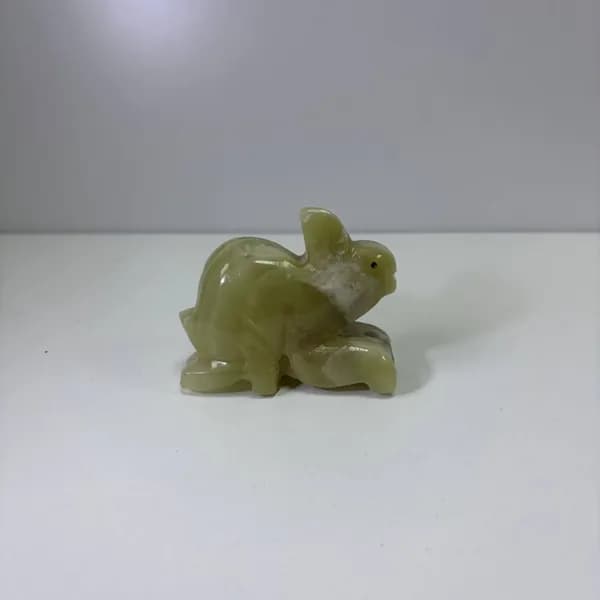 Фигурка кролика из оникса