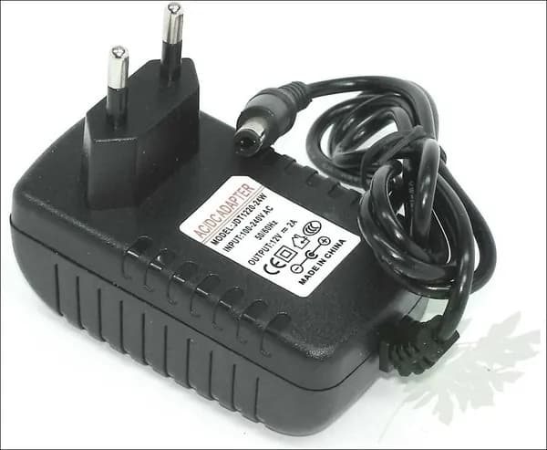 Блок питания 12V 2A 24W (12В 2А 24Вт). Универсальный сетевой адаптер для видеонаблюдения, светодиодных лент, приставок, роутеров