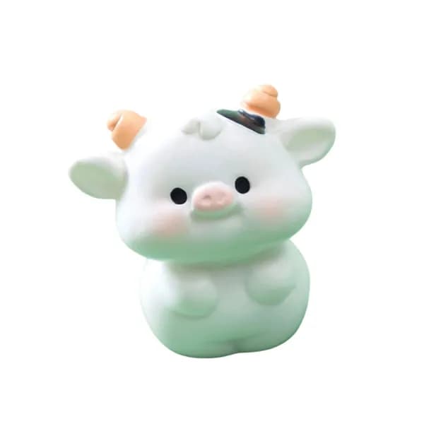 Декоративная фигурка коровы из смолы