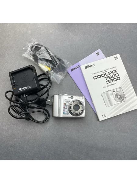 Цифровой компактный фотоаппарат Nikon Coolpix 5900