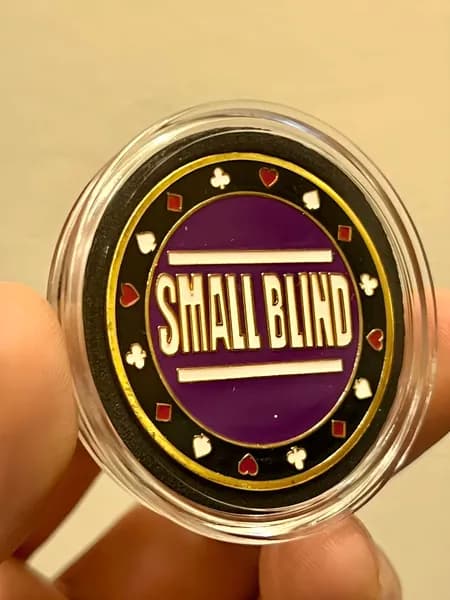Хранитель карт Small Blind