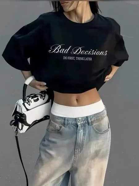 Футболка Стильная женская футболка с принтом "Bad Decisions", оверсайз крой, черный