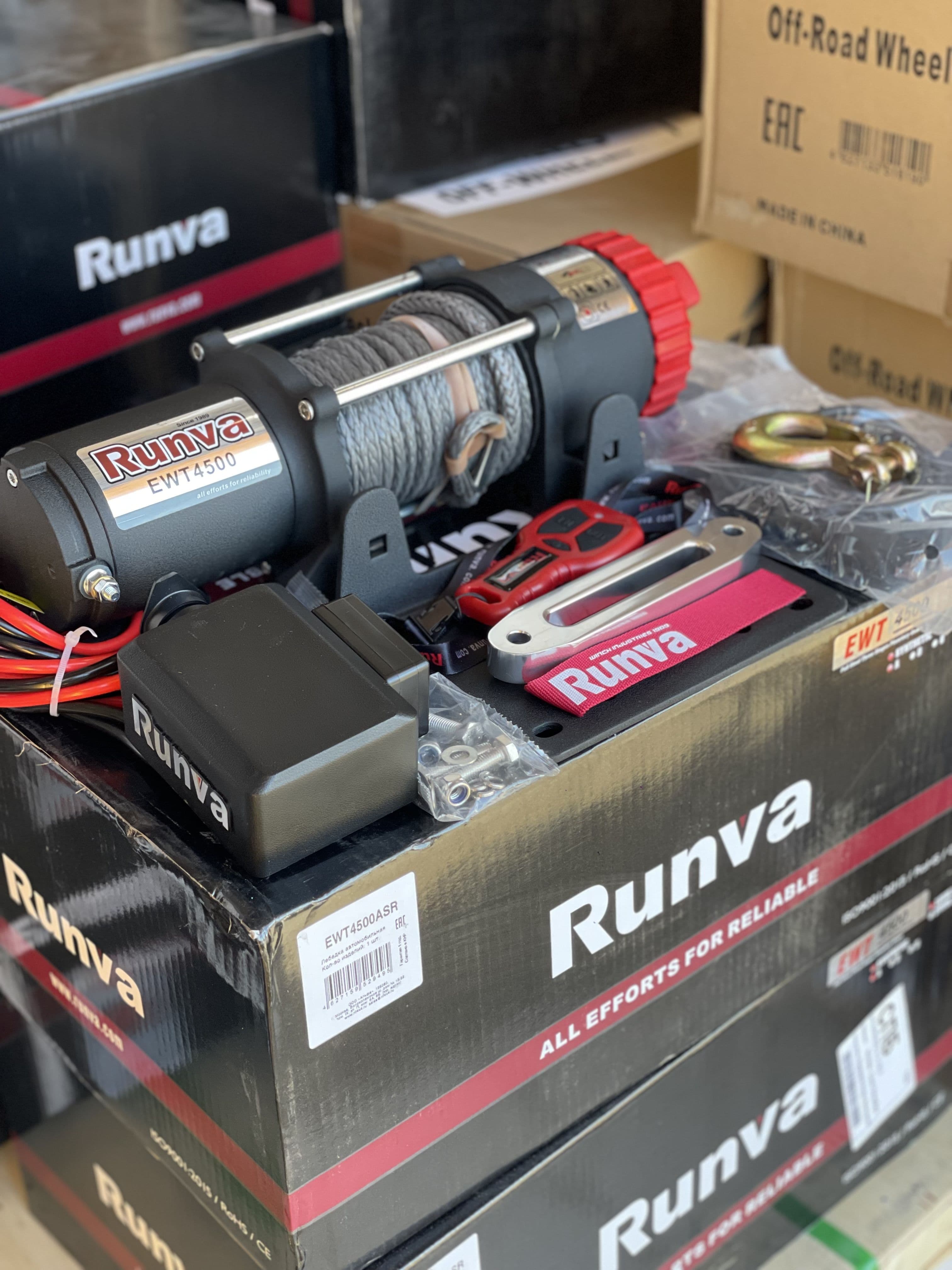 Лебёдка электрическая автомобильная 12V Runva EWT4500ASR 2041 кг (синтетический трос)Арт.EWT4500ASR
