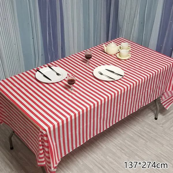 Скатерть одноразовая длина 274 см, ширина 137 см.